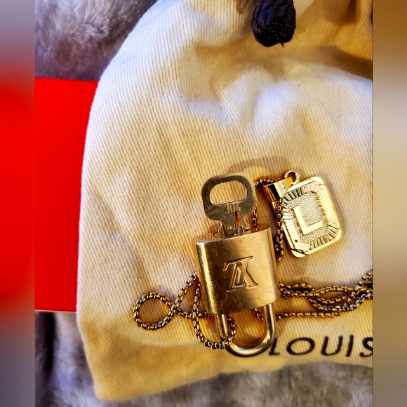 Authenic Louis Vuitton Padlock & Key - Picture 4 of 7